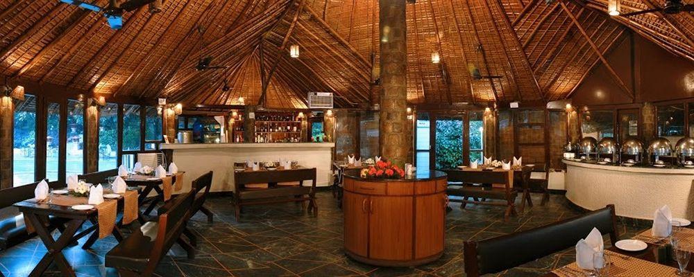 The Riverview Retreat Corbett By Leisure Hotels Garjia Εστιατόριο φωτογραφία