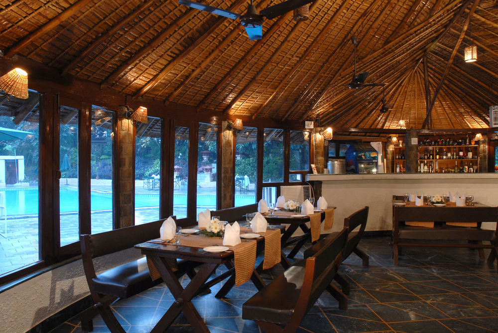 The Riverview Retreat Corbett By Leisure Hotels Garjia Εστιατόριο φωτογραφία